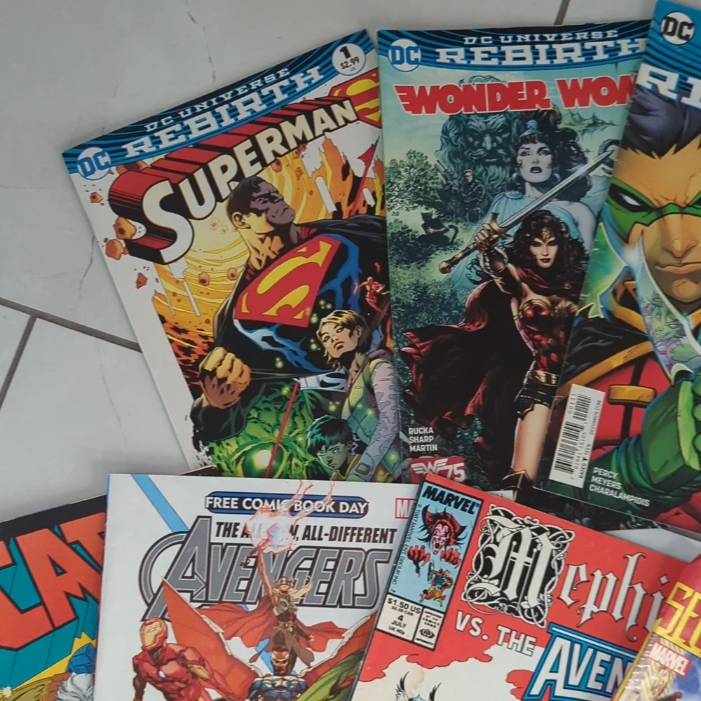 Collector's DC Comic bundle - Picture 2 of 9